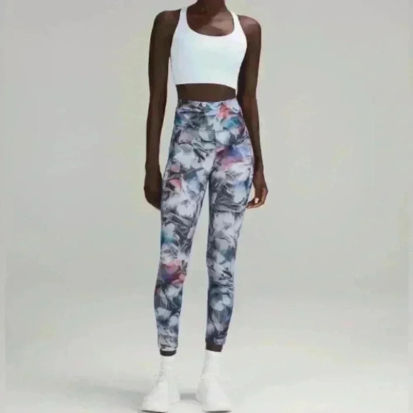 Lululemon 25” HR Tight With Pockets+Gifts - Picture 3 of 7